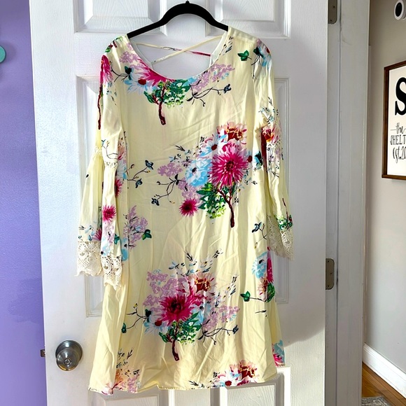 Pink Lily Coastal Sunset Floral Dress (Ivory, pale yellow) - Picture 1 of 2